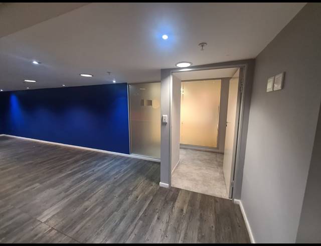 222.80M² OFFICE TO LET IN CLAREMONT